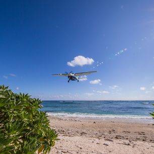 Australie-Lady-Elliot-Island-Eco-Resort-vliegtuig_1_537437