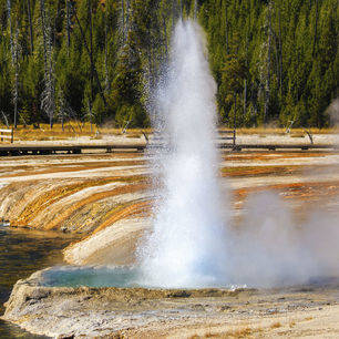 Yellowstone-National-Park-Geiser-1